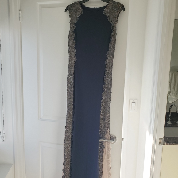 Navy blue gown - Picture 2 of 4